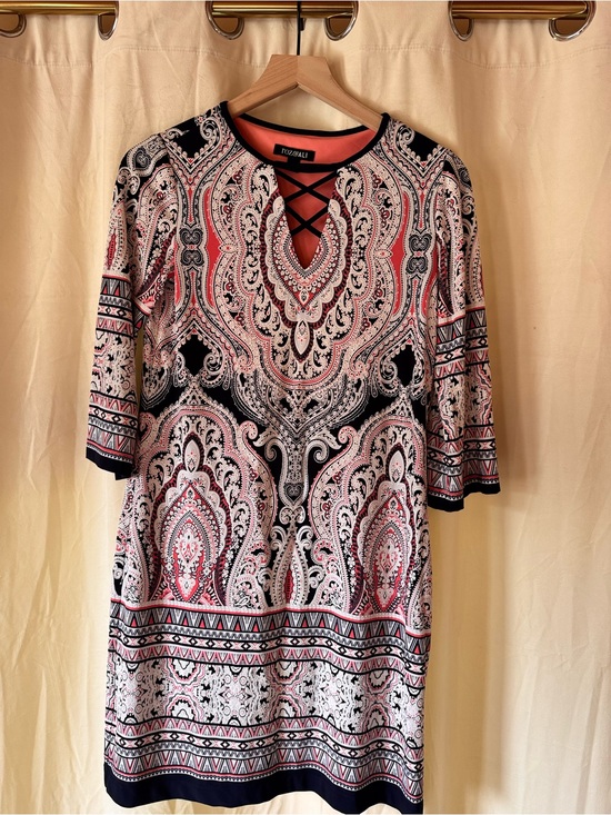 Roz & Ali Dresses & Skirts - Roz & Ali Black, Coral and White Paisley Midi Dress